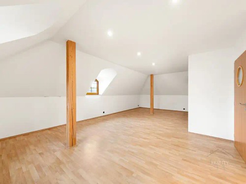 Prodej domu 295 m², pozemek 2077 m²