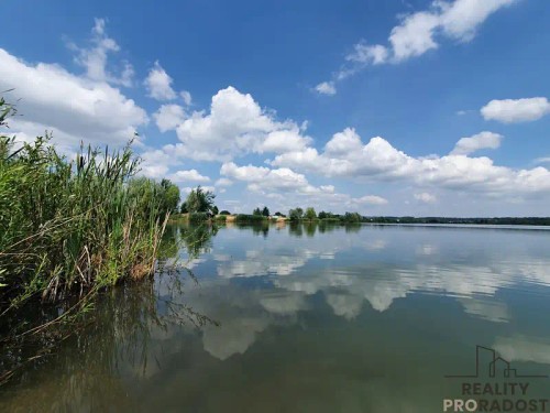 Prodej stavebního pozemku 1660 m²