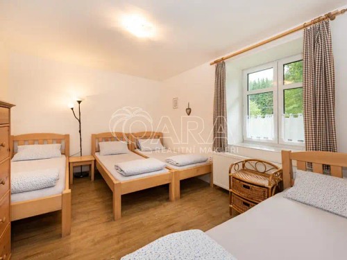 Prodej chalupy 216 m², pozemek 987 m²