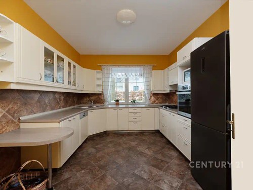 Prodej domu 498 m², pozemek 852 m²