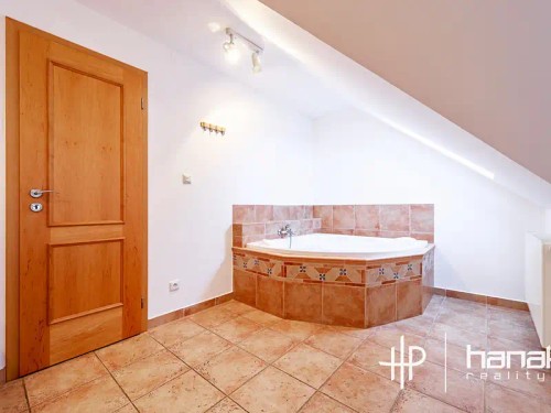 Prodej domu 259 m², pozemek 2016 m²