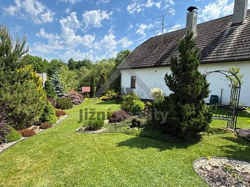 Prodej domu 300 m², pozemek 2758 m²