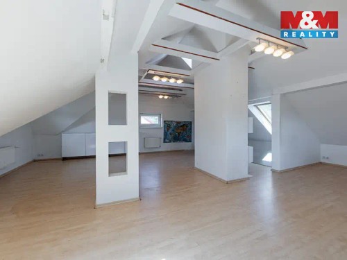 Prodej domu 240 m², pozemek 811 m²