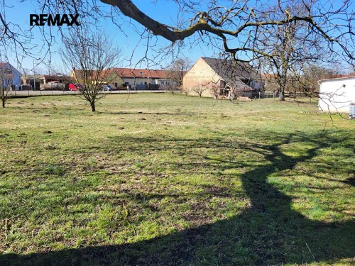 Prodej stavebního pozemku 2100 m²