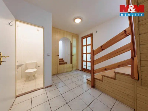 Prodej domu 250 m², pozemek 976 m²
