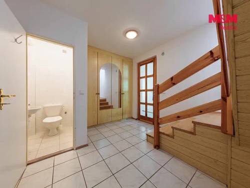 Prodej domu 250 m², pozemek 976 m²
