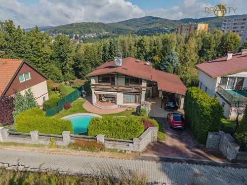 Prodej domu 331 m², pozemek 1512 m²