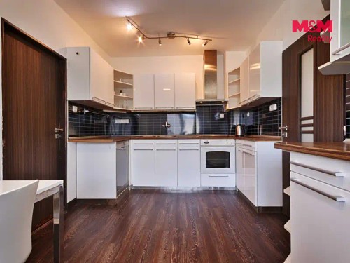 Prodej domu 303 m², pozemek 924 m²