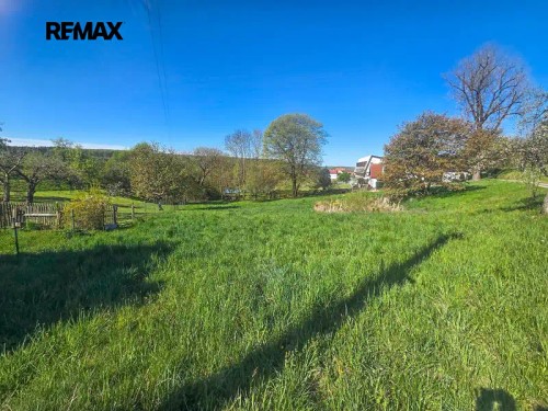 Prodej stavebního pozemku 1696 m²