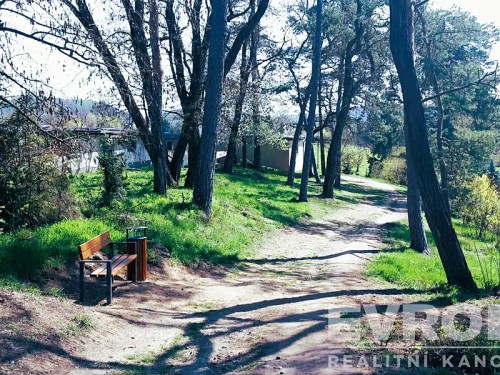 Prodej stavebního pozemku 2475 m²