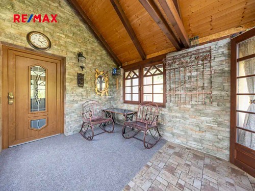 Prodej domu 350 m², pozemek 9285 m²