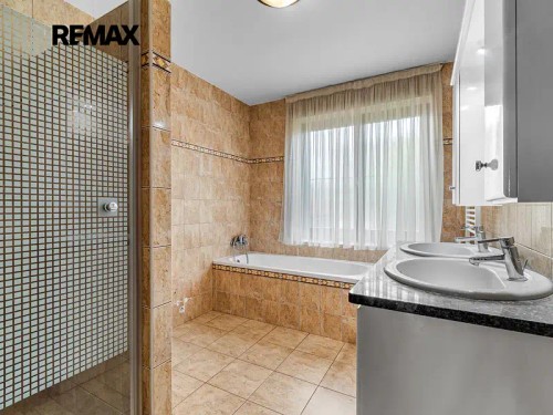 Prodej domu 570 m², pozemek 1464 m²