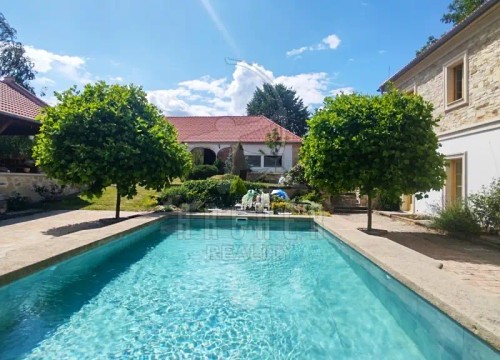 Prodej domu 365 m², pozemek 1972 m²