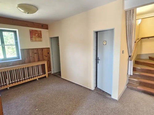 Prodej domu 1047 m², pozemek 12508 m²