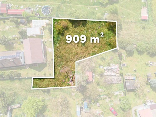 Prodej stavebního pozemku 909 m²
