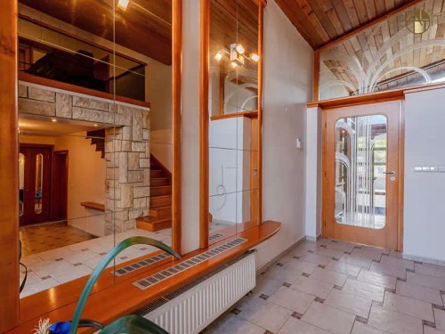 Prodej domu 331 m², pozemek 1512 m²