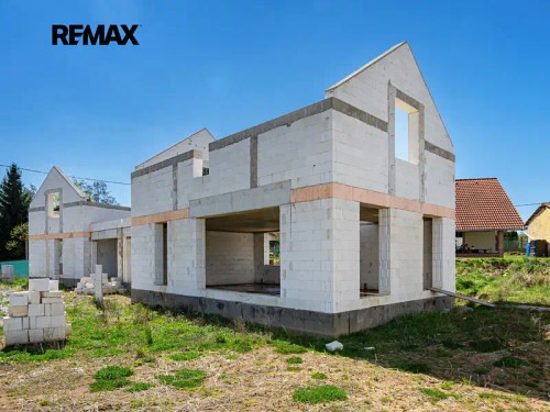 Prodej domu 1388 m², pozemek 7643 m²