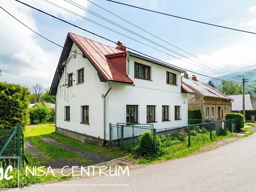 Prodej domu 220 m², pozemek 1945 m²