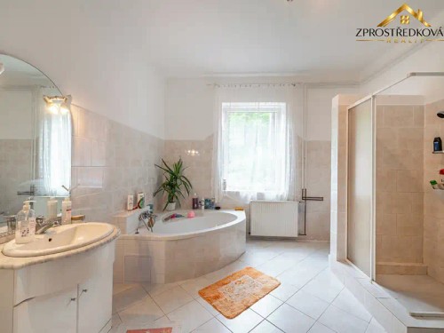 Prodej domu 380 m², pozemek 615 m²