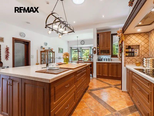 Prodej domu 652 m², pozemek 7174 m²
