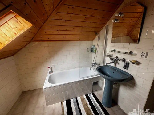 Prodaný dům 250 m², pozemek 2043 m²