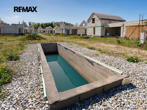 Prodej stavebního pozemku 7643 m²