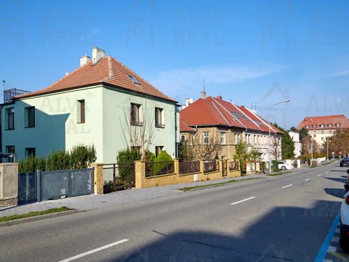 Prodej vily 354 m², pozemek 525 m²