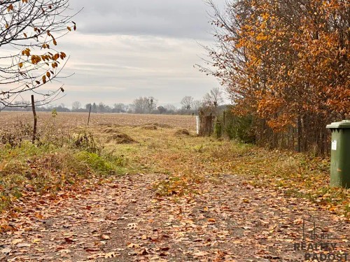 Prodej stavebního pozemku 1660 m²