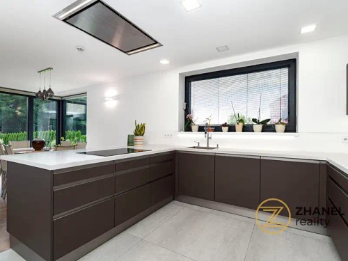 Prodej domu 351 m², pozemek 1603 m²
