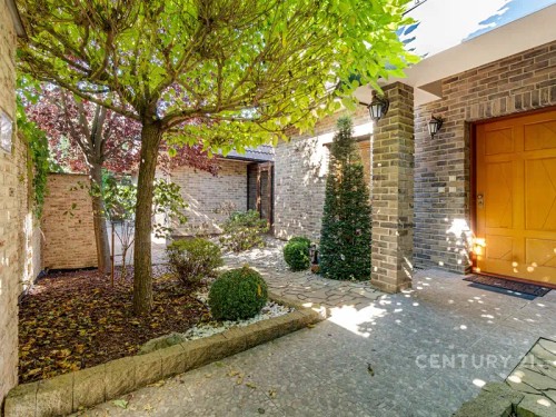 Prodej vily 425 m², pozemek 1675 m²