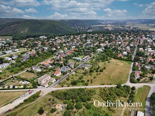Prodej stavebního pozemku 1593 m²