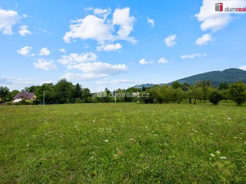 Prodej stavebního pozemku 1200 m²