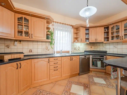 Prodej domu 330 m², pozemek 992 m²