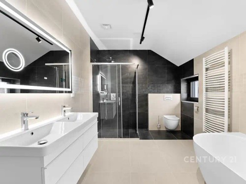 Prodej domu 300 m², pozemek 800 m²