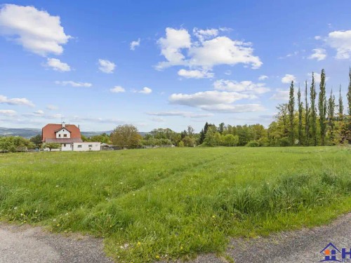 Prodej stavebního pozemku 2518 m²