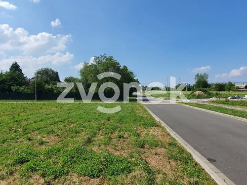 Prodej stavebního pozemku 1042 m²