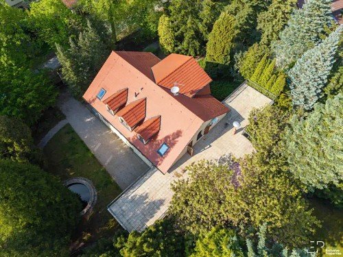 Prodej vily 470 m², pozemek 3496 m²
