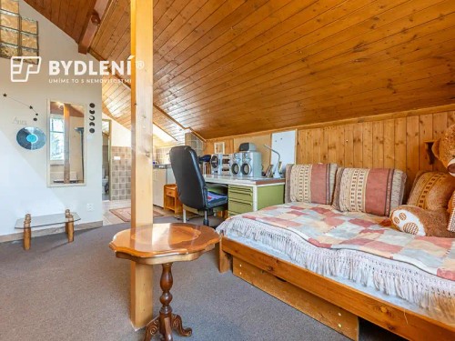 Prodej domu 1631 m², pozemek 2331 m²
