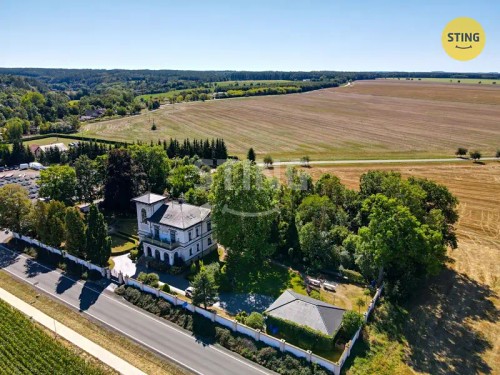 Prodej vily 700 m², pozemek 3228 m²
