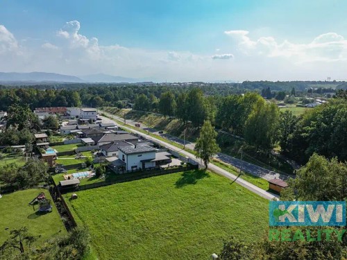 Prodej stavebního pozemku 1000 m²