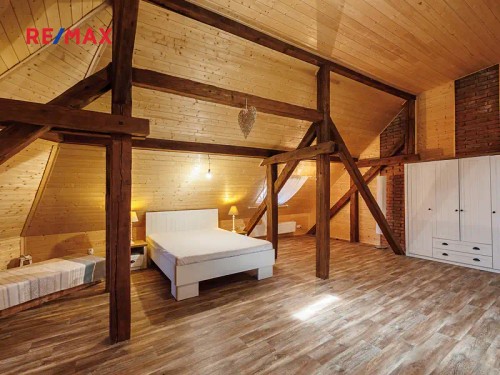 Prodej domu 688 m², pozemek 287 m²