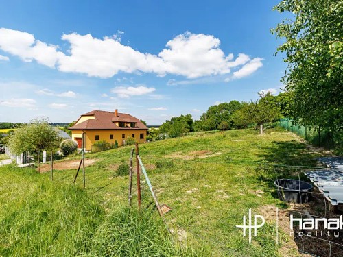 Prodej stavebního pozemku 1208 m²