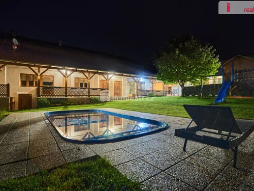 Prodej vily 570 m², pozemek 1109 m²