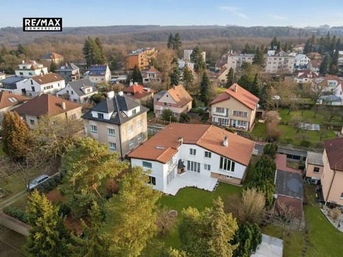 Prodej vily 355 m², pozemek 905 m²