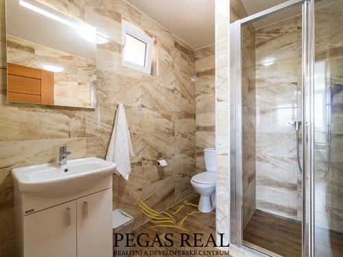 Prodej vily 271 m², pozemek 523 m²