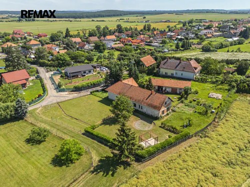 Prodej stavebního pozemku 1064 m²