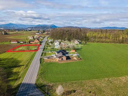 Prodej stavebního pozemku 1702 m²