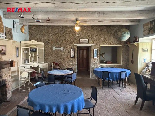 Prodej domu 790 m², pozemek 1193 m²