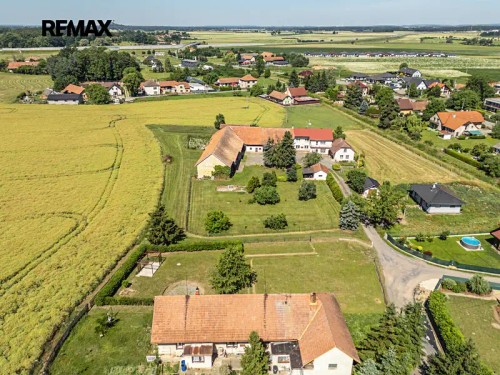 Prodej stavebního pozemku 1064 m²
