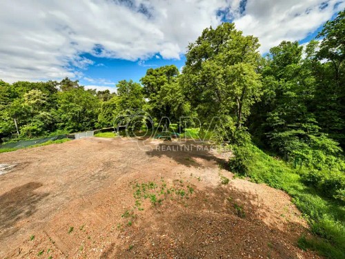 Prodej stavebního pozemku 6090 m²